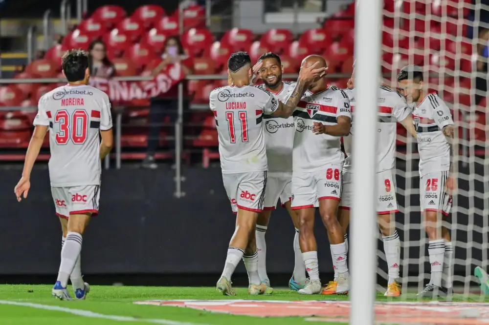 São Paulo defende título da Copa do Brasil em busca de redenção