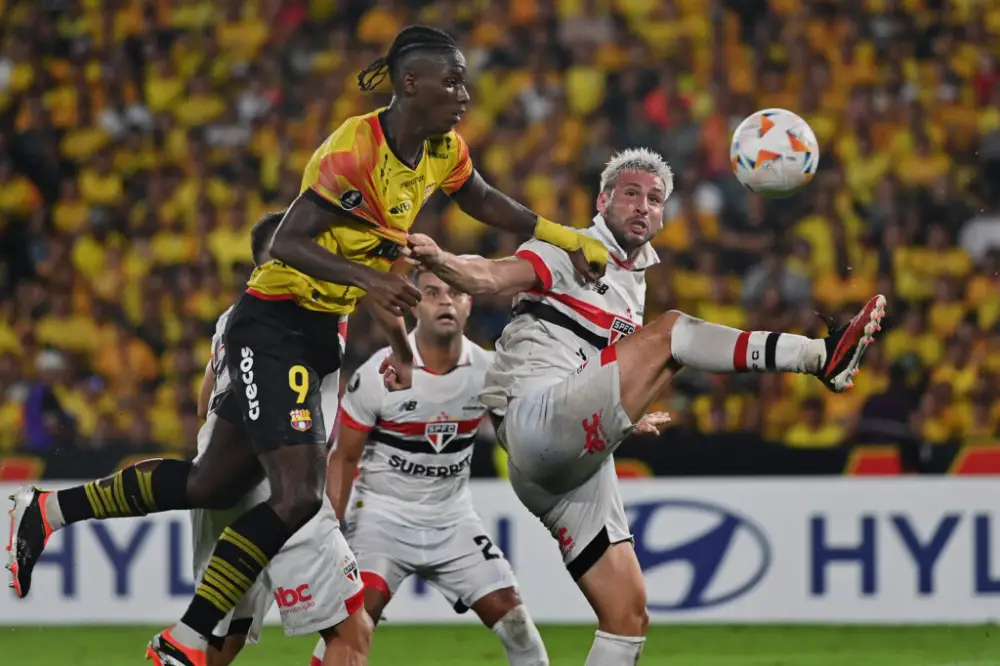 São Paulo busca liderança do Grupo B na Libertadores contra o Barcelona de Guayaquil