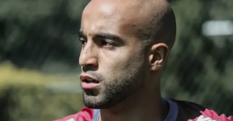 Lucas Moura Fora do Clássico: Gramado Sintético e Estratégia do São Paulo