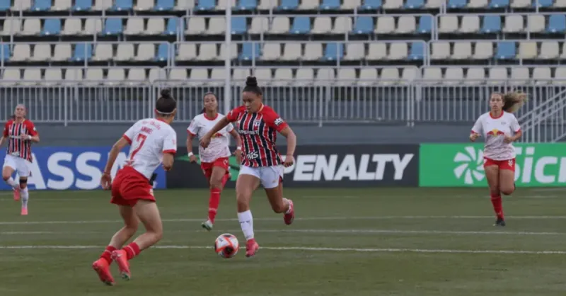 Árbitro Acusado de Machismo: Impacto no Futebol Feminino