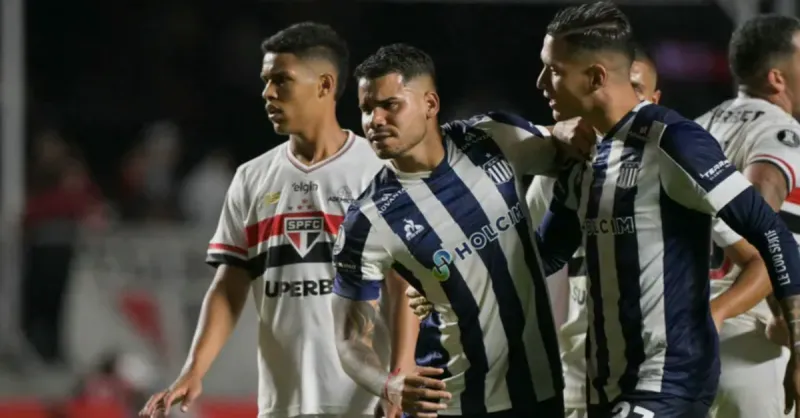 Xenofobia no Futebol: Acusação Chocante de Navarro contra Bobadilla na Libertadores