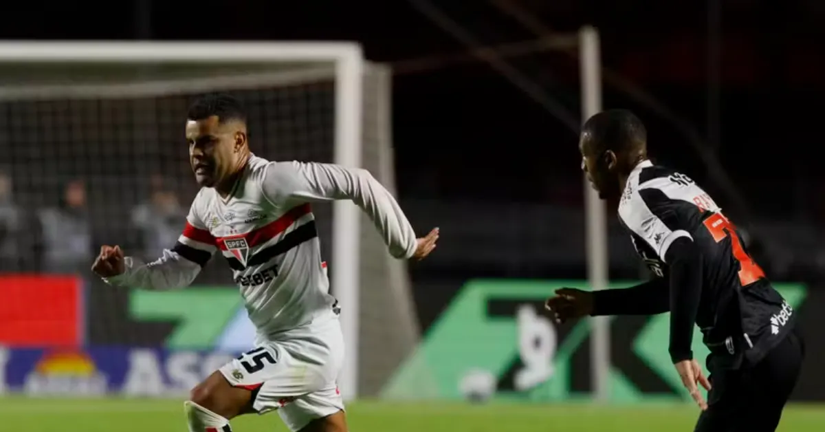 São Paulo FC: Alisson Apoia Zubeldía em Cenário Desafiador no Brasileirão