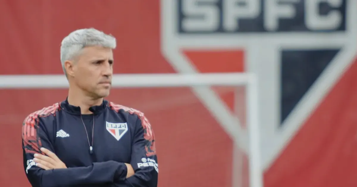 São Paulo: Crespo Retorna? Análise da Saída de Zubeldía e o Futuro do Tricolor no Brasileirão