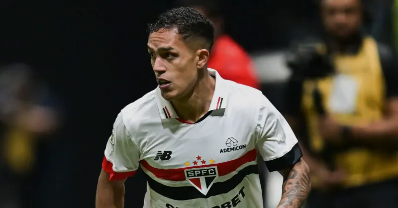 Santos Busca Lateral-Direito: Igor Vinicius do São Paulo na Mira para Setor Carente