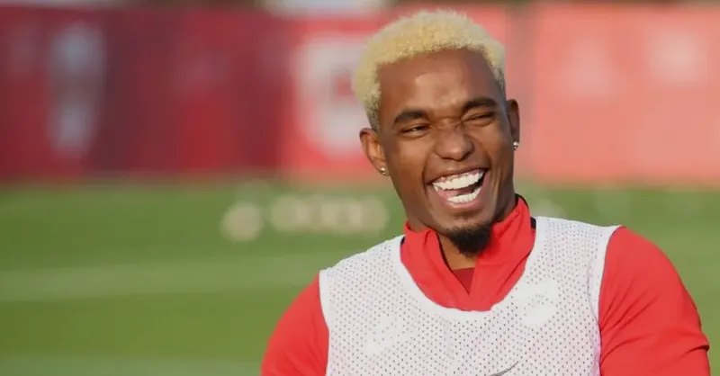 Thiago Mendes: Disputa Acirrada entre Gigantes por Volante no Mercado da Bola