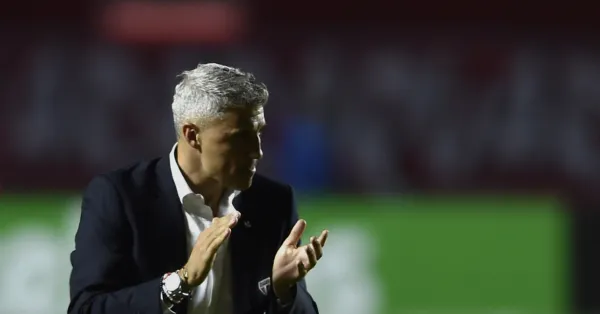 São Paulo: Crespo Pode Ficar Fora de Jogo Crucial Contra Flamengo Por Pendências