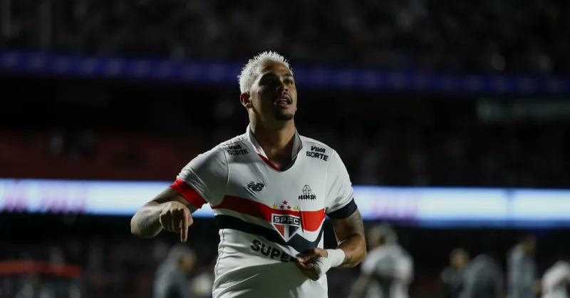 Luciano Reacende o São Paulo: Liderança e Gols no Momento Crucial