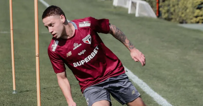 São Paulo: O Dilema do Lateral e a Nova Estratégia de Contratação