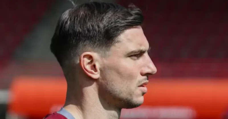 São Paulo: Cédric Soares Domina Lateral, Mas Clube Acelera Busca por Nome Forte