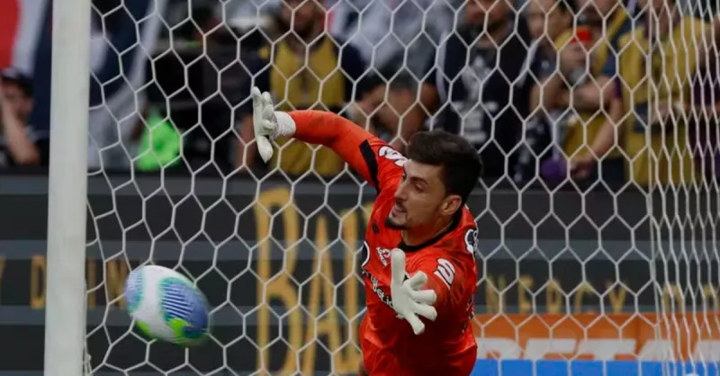 Rafael, São Paulo e Pênaltis: O Histórico Decisivo do Goleiro em Finais