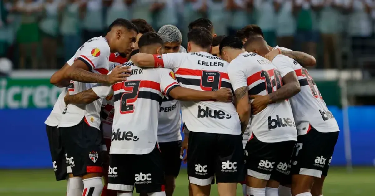 São Paulo e a Linha de 3 Zagueiros: Desfalques Forçam Crespo a Repensar Estratégia