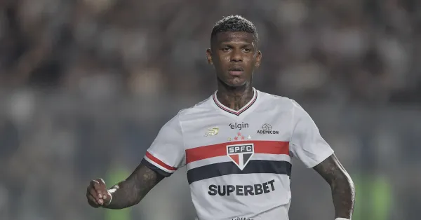 Arboleda em Xeque: Desempenho do Zagueiro Divide Torcida do São Paulo