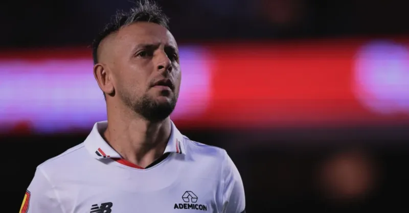 Rafinha no São Paulo? Ex-jogador confirma diálogos para cargo no futebol