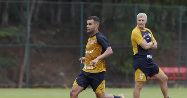 Alisson volta a treinar no São Paulo: Crespo abre as portas para o meia