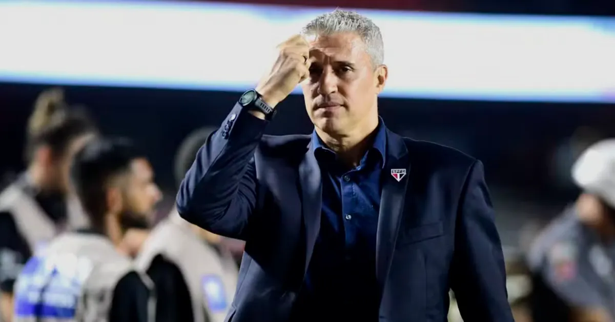 São Paulo: Crespo exalta união da torcida e impacto em campo