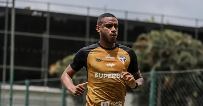 André Silva Retorna ao São Paulo: Atacante Avança na Recuperação e Inicia Transição Física