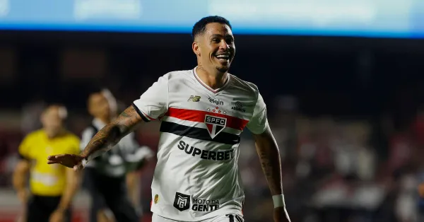 Luciano sente dor na coxa direita em clássico; veja a situação para o próximo jogo do São Paulo