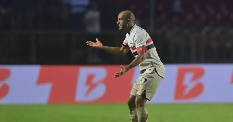 Lucas Moura: Fim da 'Bagunça' e Foco no Futebol no São Paulo após Troca de Diretoria